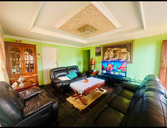 3 BEDROOM HOUSE FOR SALE IN UMLAZI BB